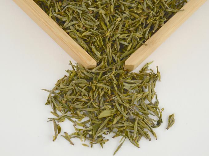 Le thé vert de la meilleure qualité de maofeng jaune de montagne de la première catégorie urinent sans à-coup