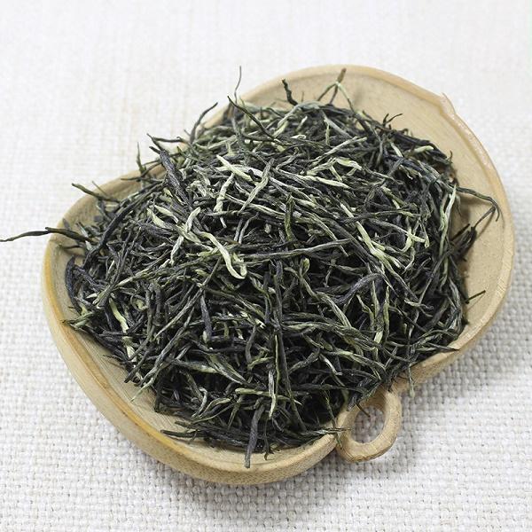 Thé de Xinyangmaojian de province de Henan, feuilles de thé vertes fraîches légèrement vert-foncé