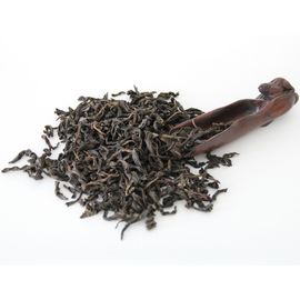 Chine La main naturelle pure a sélectionné de grandes feuilles étroitement tordues rouges organiques de thé de robe longue du DA Hong Pao fournisseur