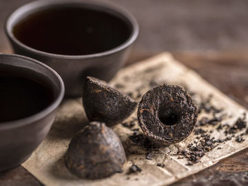 Chine Thé noir de thé d'unité centrale Erh, pur et durable sauvage antibactérien d'unité centrale Erh fournisseur