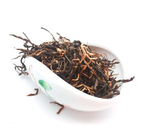 Chine Régime du thé noir sain de Ying De, thé noir de feuilles mobiles de couleur foncée usine
